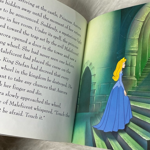 Disney Princess Books (7 Disney princesses) - Picture 9 of 12